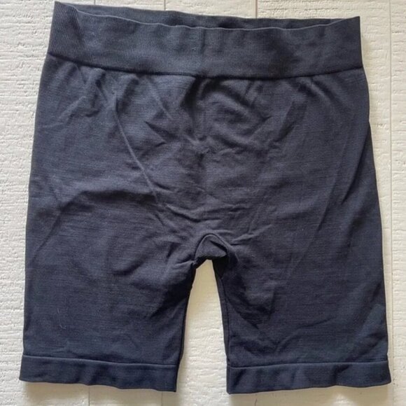 Free People Seamless Rib Bike Short Style | Black | XS/S - Picture 2 of 3